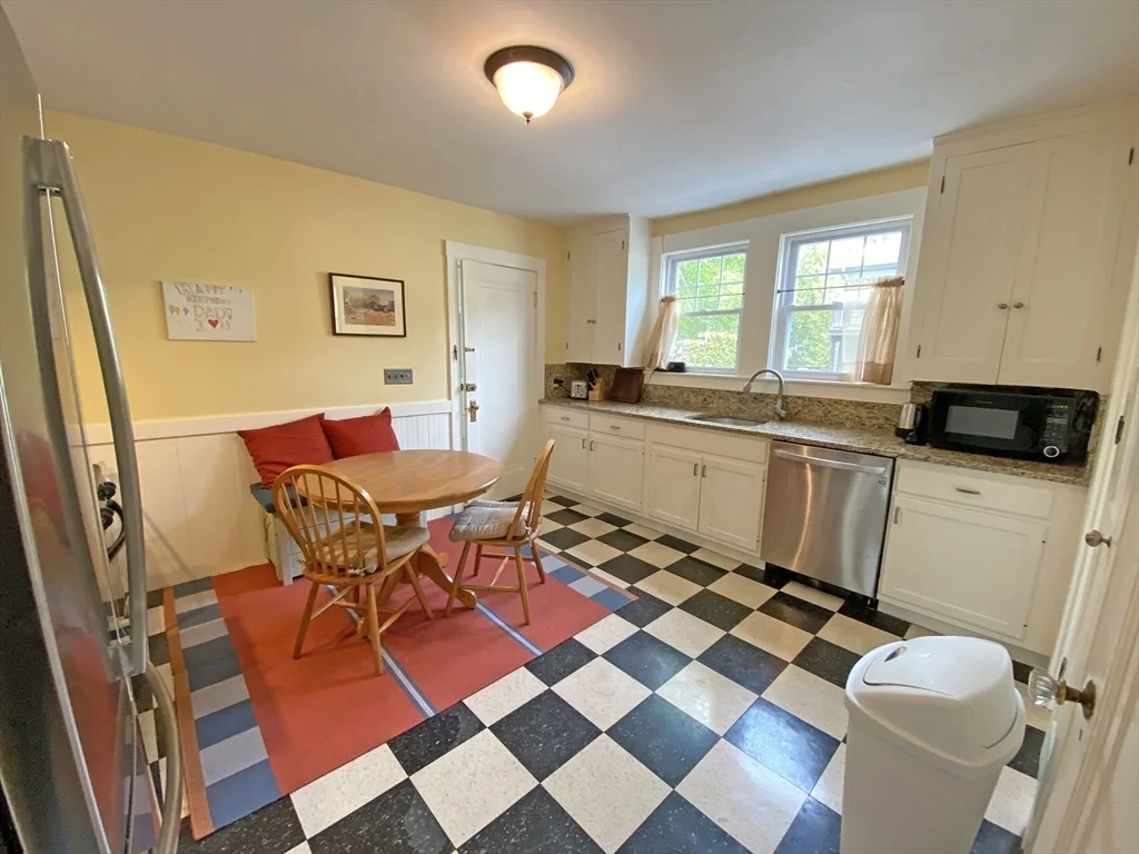 2 bed, 1 bath apartment for rent at 331-333 Lowell Ave Unit 331, Newtonville — photo 7 of 13
