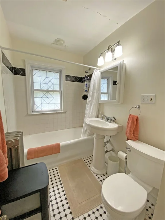 2 bed, 1 bath apartment for rent at 331-333 Lowell Ave Unit 331, Newtonville — photo 9 of 13
