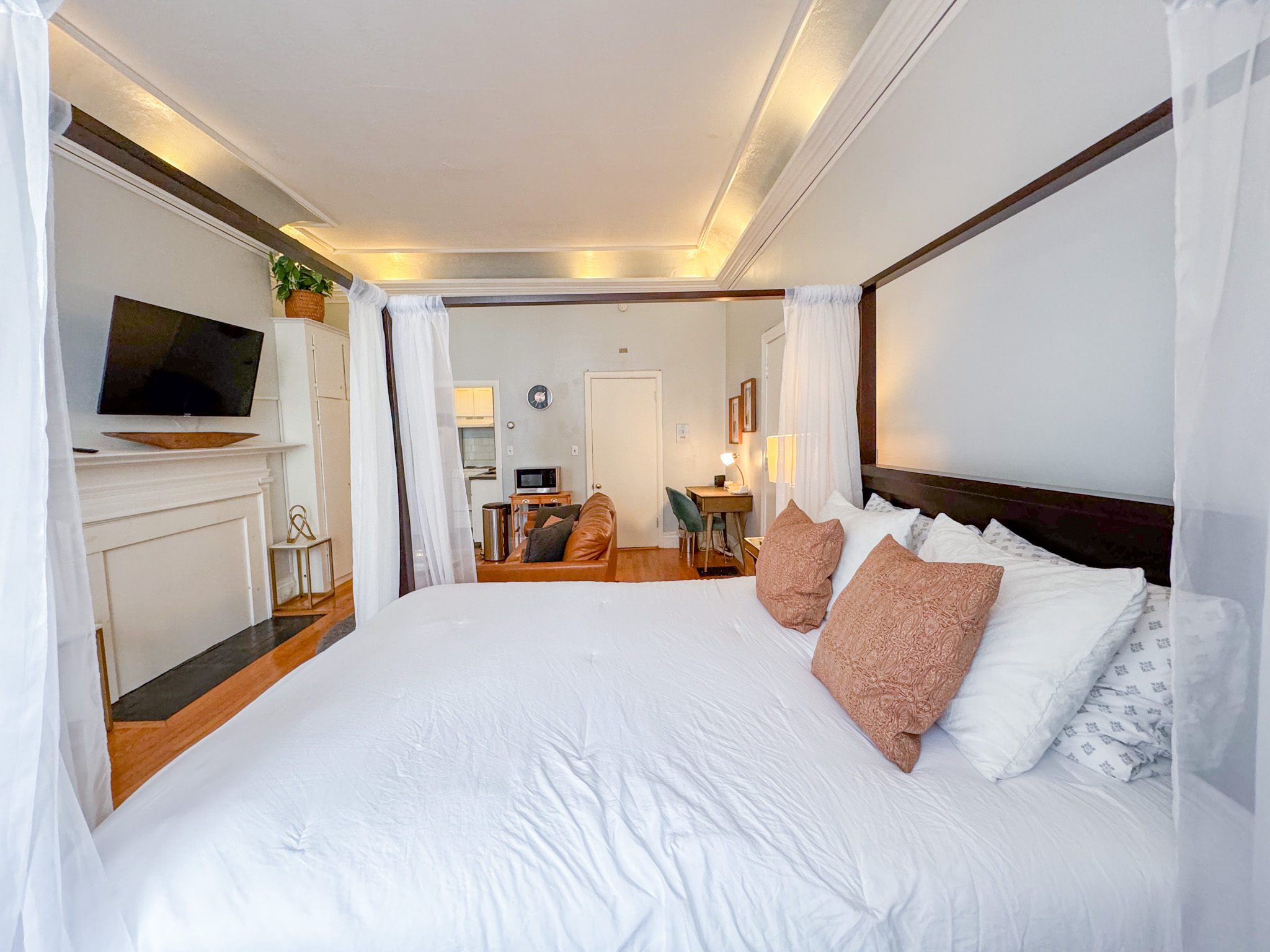 Studio bed, 1 bath apartment for rent at 331 Beacon St Unit 2R, Back Bay — photo 4 of 9