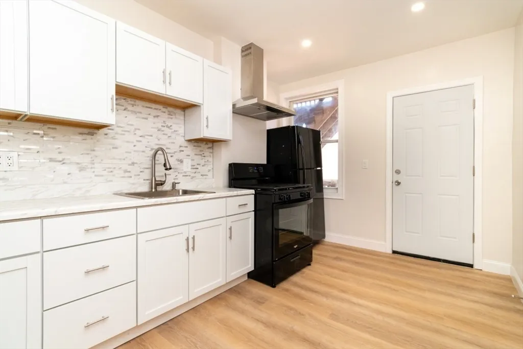3 bed, 1 bath apartment for rent at 331 Centre St Unit 2a, Jamaica Plain — photo 2 of 31