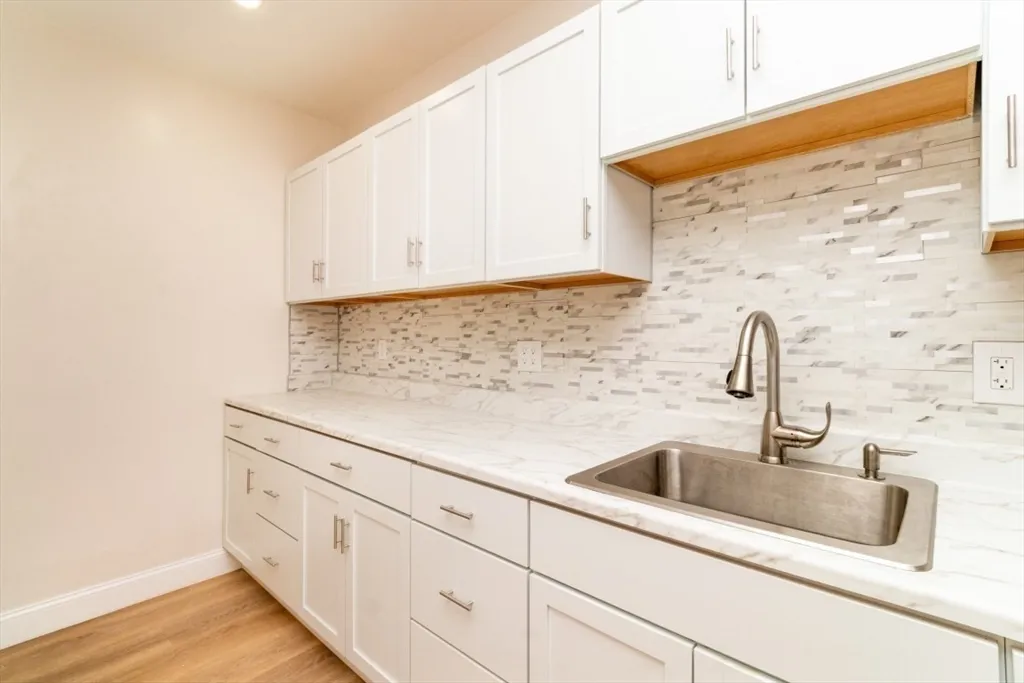 3 bed, 1 bath apartment for rent at 331 Centre St Unit 2a, Jamaica Plain — photo 4 of 31