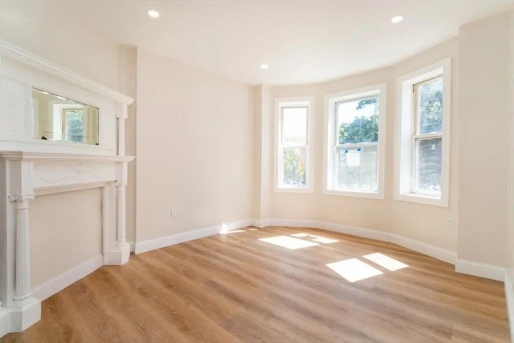 3 bed, 1 bath apartment for rent at 331 Centre St Unit 2a, Jamaica Plain — photo 6 of 31