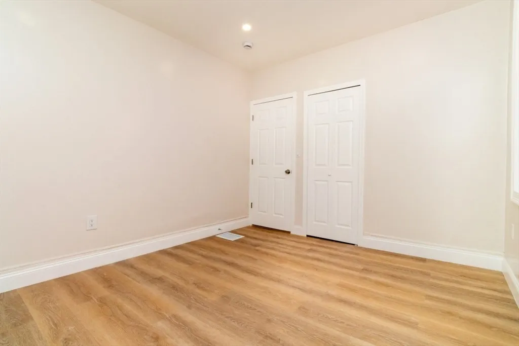3 bed, 1 bath apartment for rent at 331 Centre St Unit 2a, Jamaica Plain — photo 20 of 31