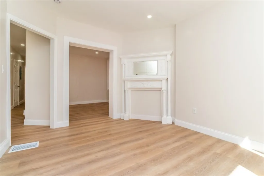 3 bed, 1 bath apartment for rent at 331 Centre St Unit 2a, Jamaica Plain — photo 8 of 31