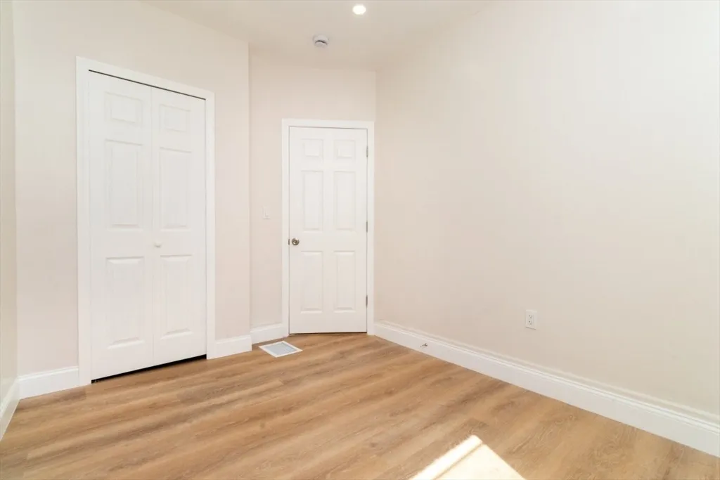 3 bed, 1 bath apartment for rent at 331 Centre St Unit 2a, Jamaica Plain — photo 24 of 31