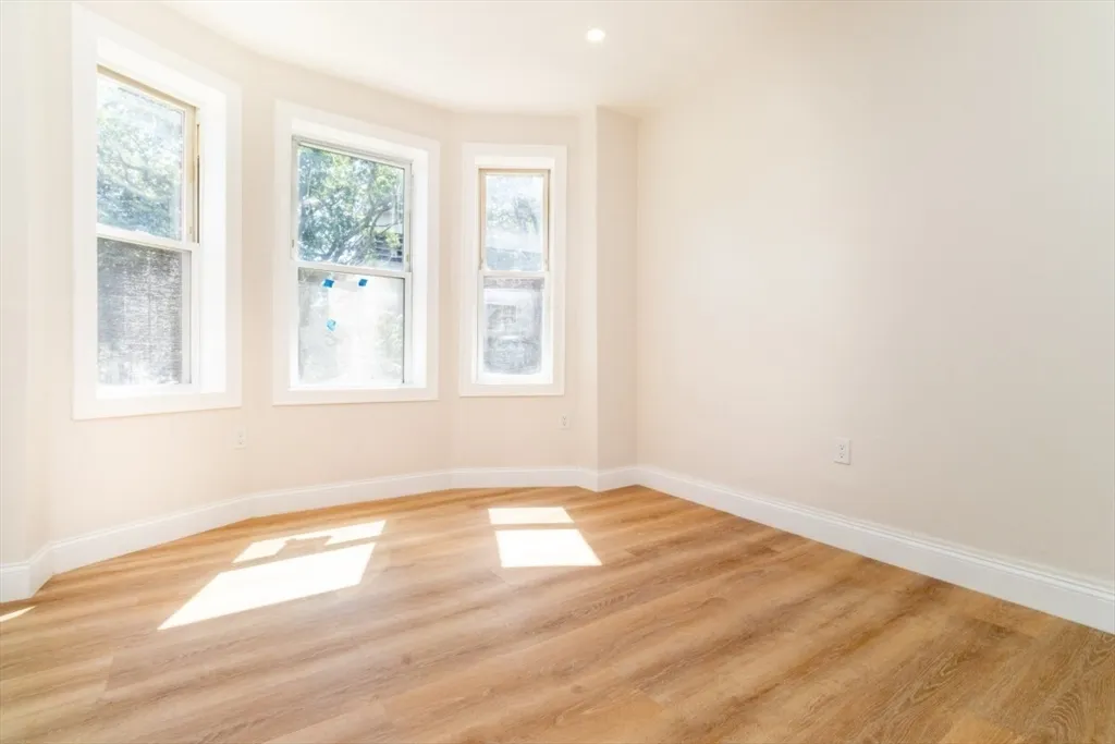 3 bed, 1 bath apartment for rent at 331 Centre St Unit 2a, Jamaica Plain — photo 9 of 31