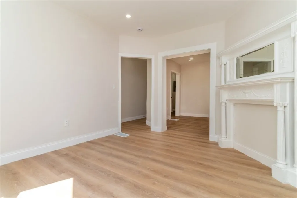 3 bed, 1 bath apartment for rent at 331 Centre St Unit 2a, Jamaica Plain — photo 7 of 31