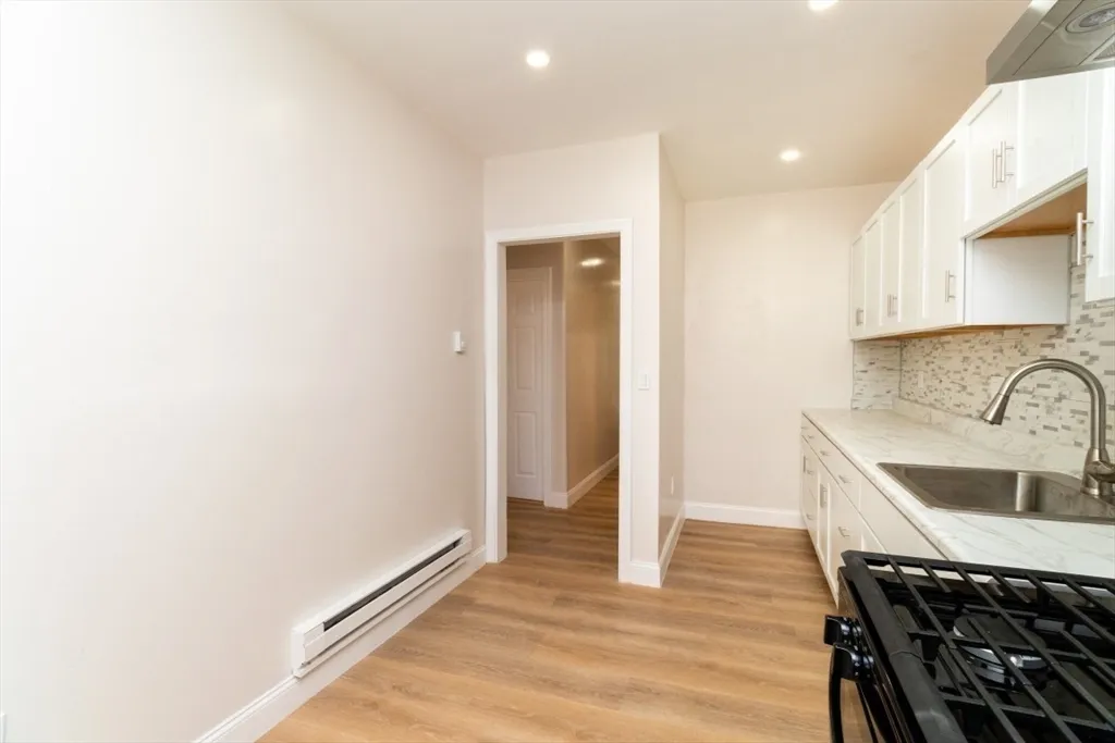 3 bed, 1 bath apartment for rent at 331 Centre St Unit 2a, Jamaica Plain — photo 5 of 31