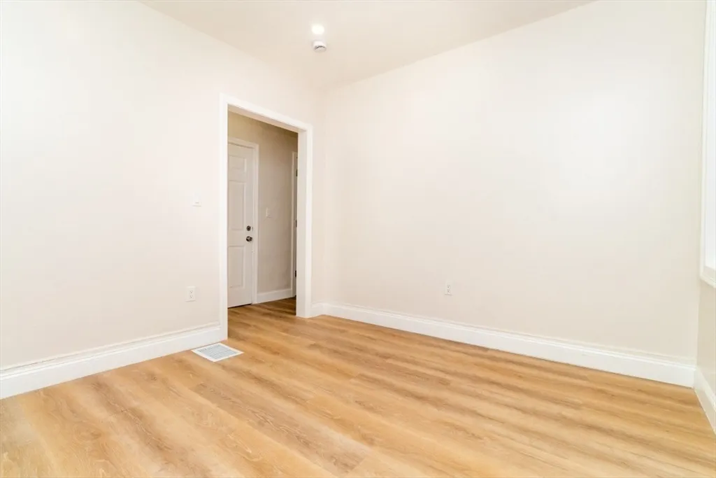 3 bed, 1 bath apartment for rent at 331 Centre St Unit 2a, Jamaica Plain — photo 11 of 31