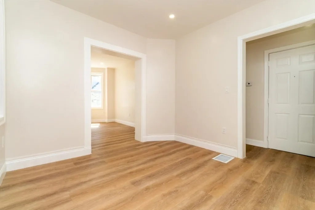 3 bed, 1 bath apartment for rent at 331 Centre St Unit 2a, Jamaica Plain — photo 13 of 31