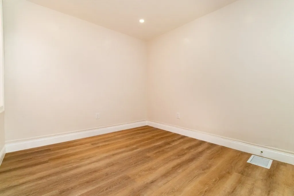 3 bed, 1 bath apartment for rent at 331 Centre St Unit 2a, Jamaica Plain — photo 21 of 31