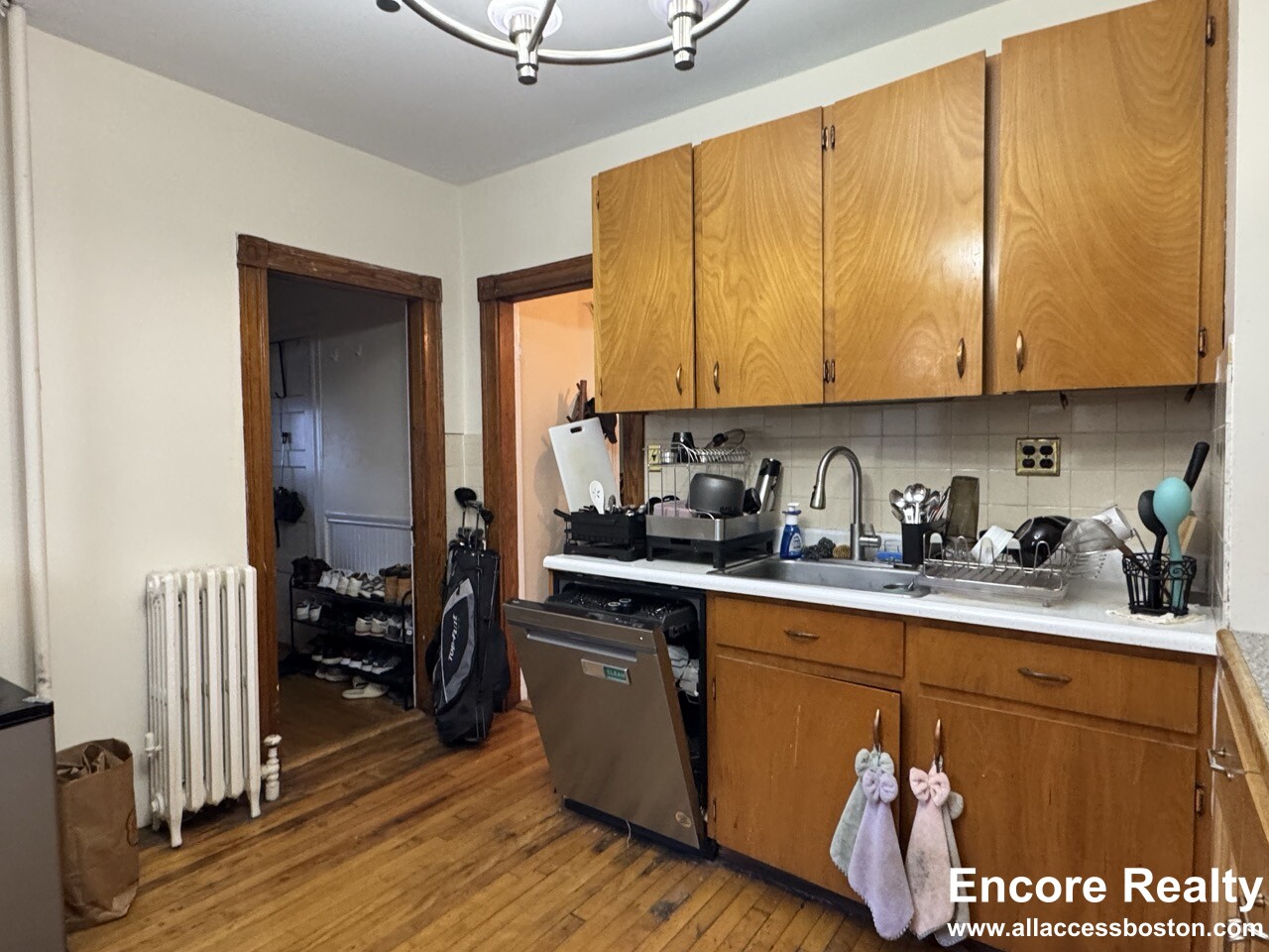 3 bed, 2 bath apartment for rent at 331 Faneuil St Unit 1, Oak Square — photo 9 of 24