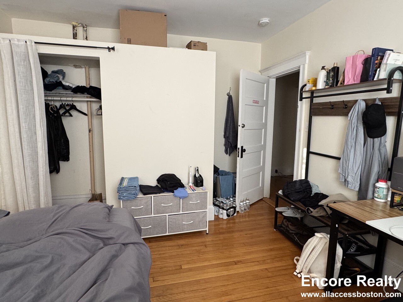 3 bed, 2 bath apartment for rent at 331 Faneuil St Unit 1, Oak Square — photo 5 of 24