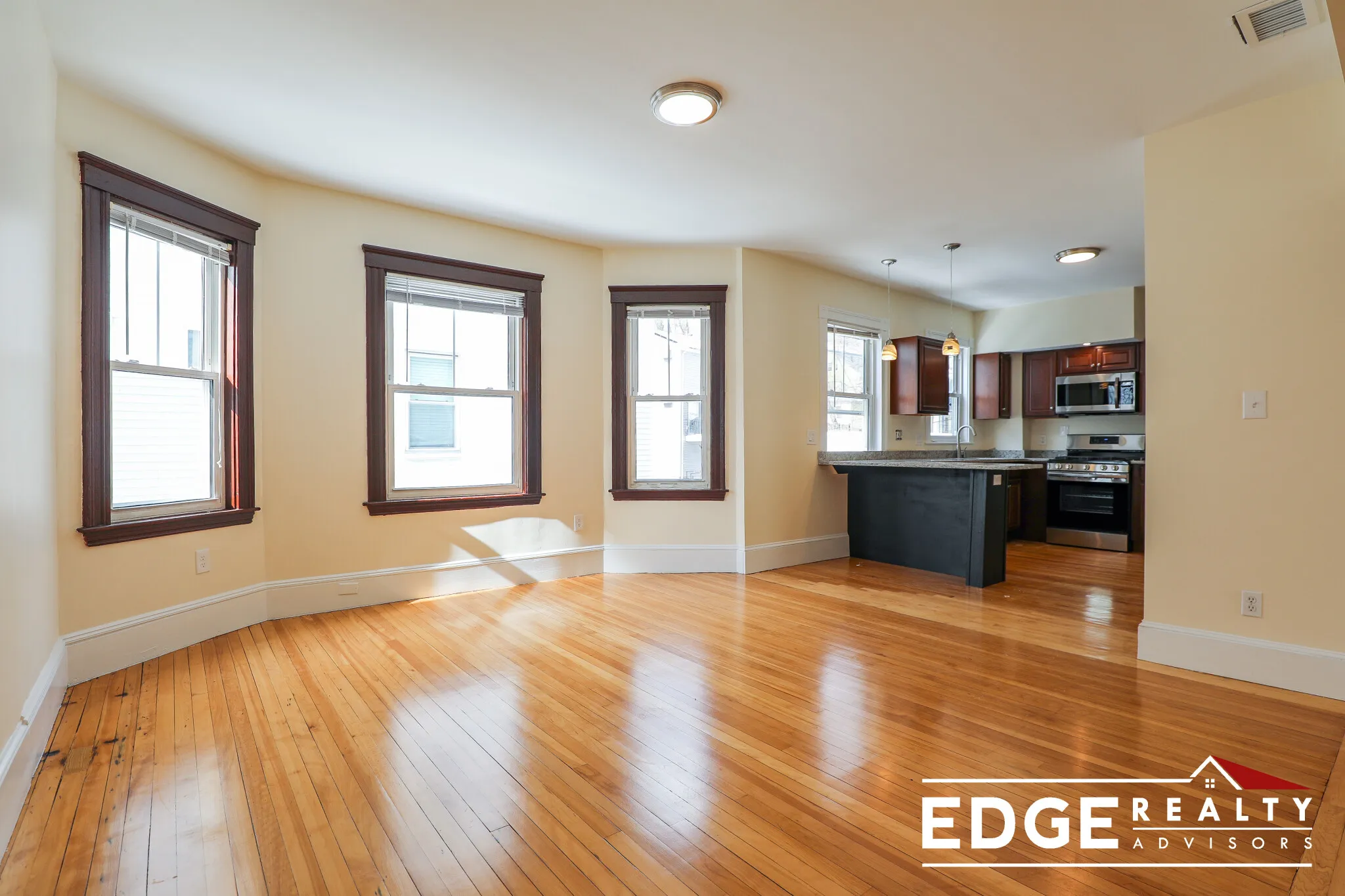 4 bed, 2 bath apartment for rent at 331 Faneuil St Unit 2, Brighton — photo 6 of 12