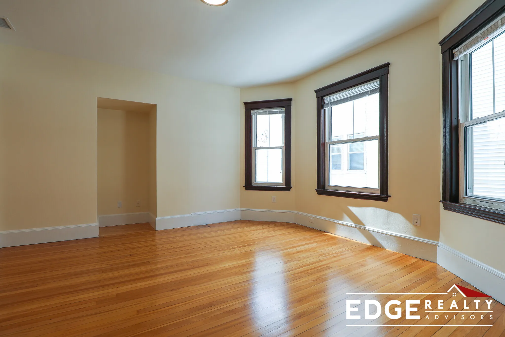 4 bed, 2 bath apartment for rent at 331 Faneuil St Unit 2, Brighton — photo 5 of 12