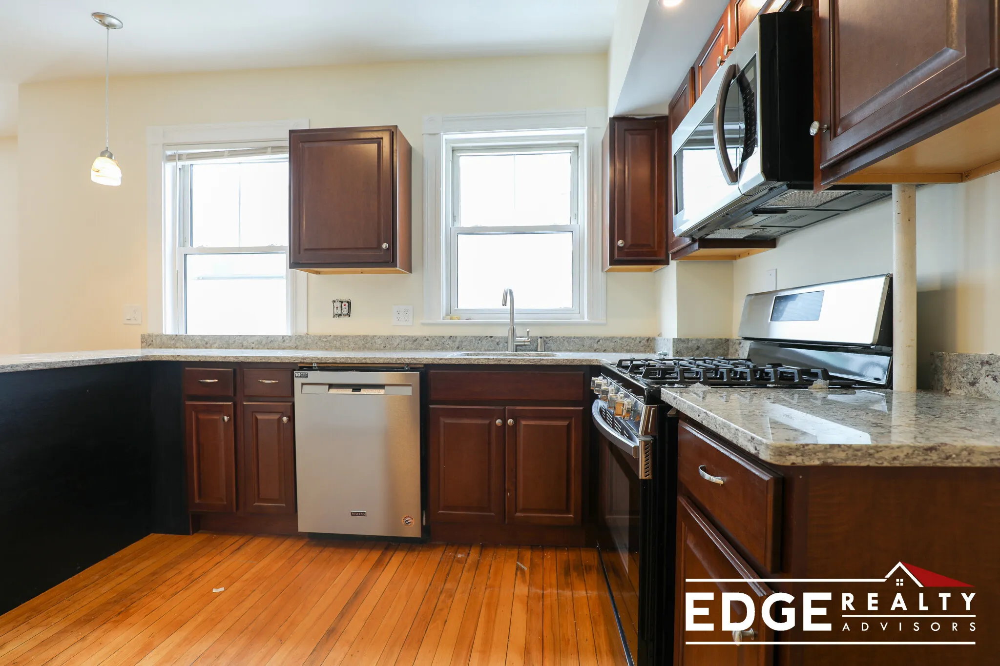 4 bed, 2 bath apartment for rent at 331 Faneuil St Unit 2, Brighton — photo 3 of 12