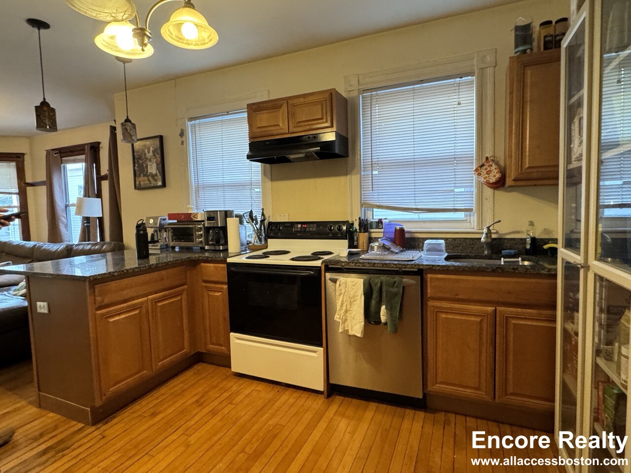 4 bed, 2 bath apartment for rent at 331 Faneuil St Unit 3, Oak Square — photo 17 of 24