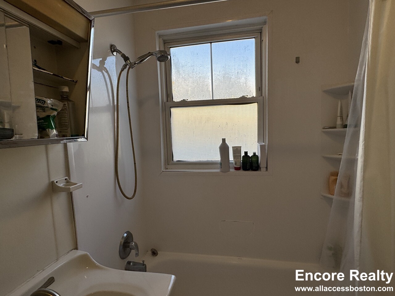 4 bed, 2 bath apartment for rent at 331 Faneuil St Unit 3, Oak Square — photo 14 of 24