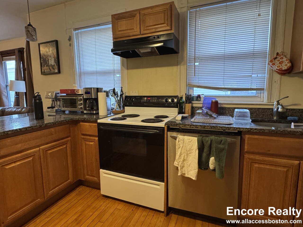 4 bed, 2 bath apartment for rent at 331 Faneuil St Unit 3, Oak Square — photo 19 of 24