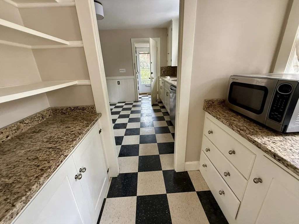 2 bed, 1 bath apartment for rent at 331 Lowell Unit 1, Newtonville — photo 5 of 13