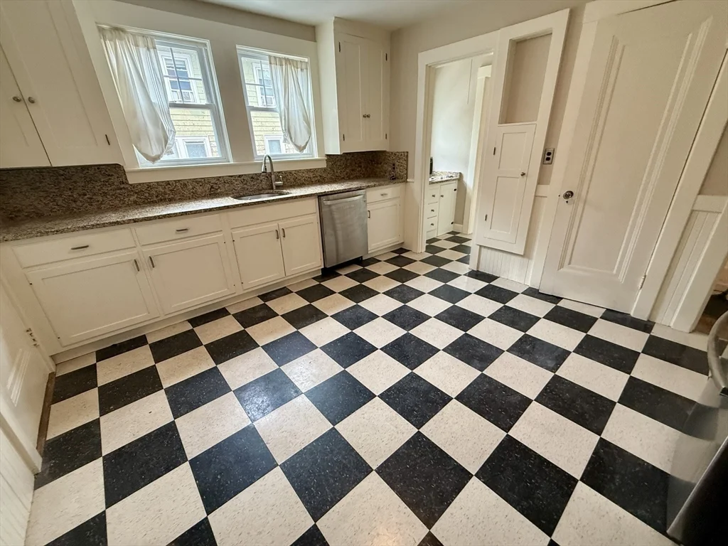 2 bed, 1 bath apartment for rent at 331 Lowell Unit 1, Newtonville — photo 7 of 13