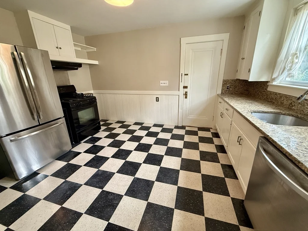 2 bed, 1 bath apartment for rent at 331 Lowell Unit 1, Newtonville — photo 6 of 13