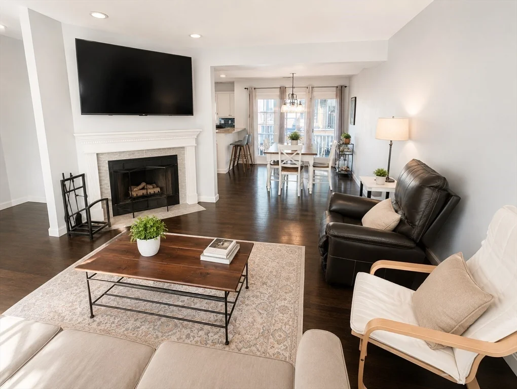 3 bed, 2 bath apartment for rent at 331 W 4th St Unit 331, South Boston — photo 1 of 16