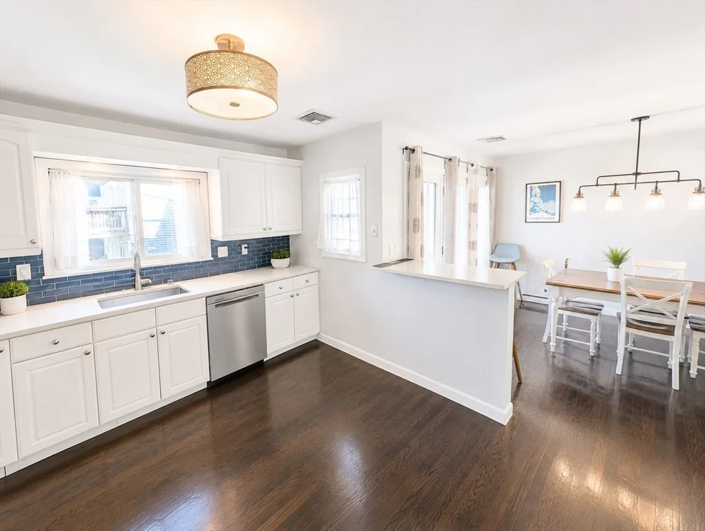 3 bed, 2 bath apartment for rent at 331 W 4th St Unit 331, South Boston — photo 3 of 16