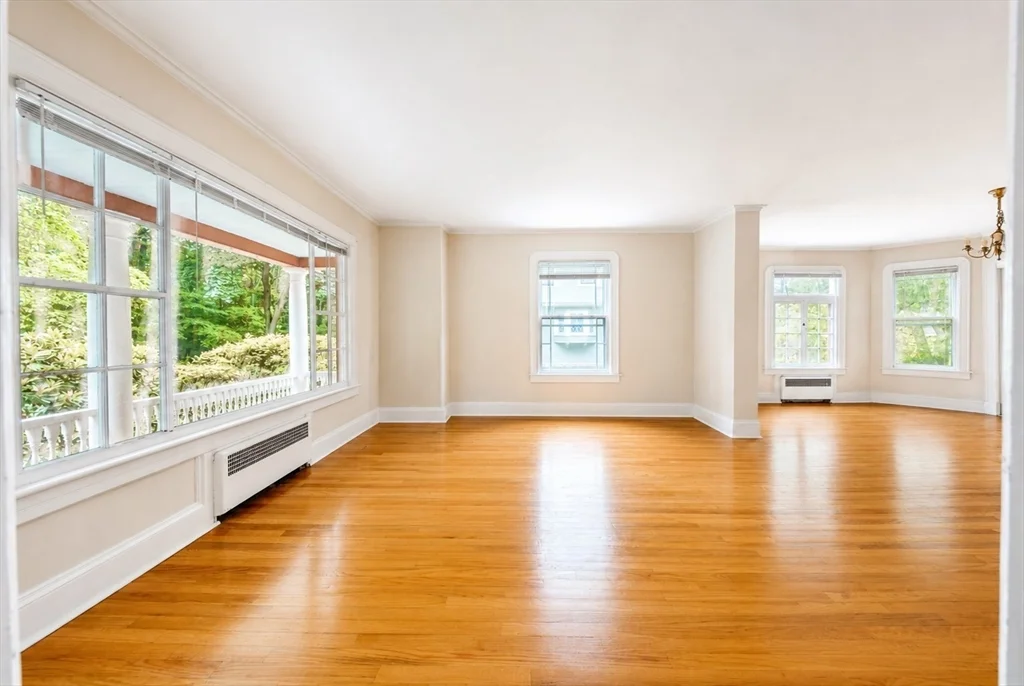 2 bed, 1 bath apartment for rent at 332 Forest Park Ave Unit 332, Springfield — photo 3 of 18