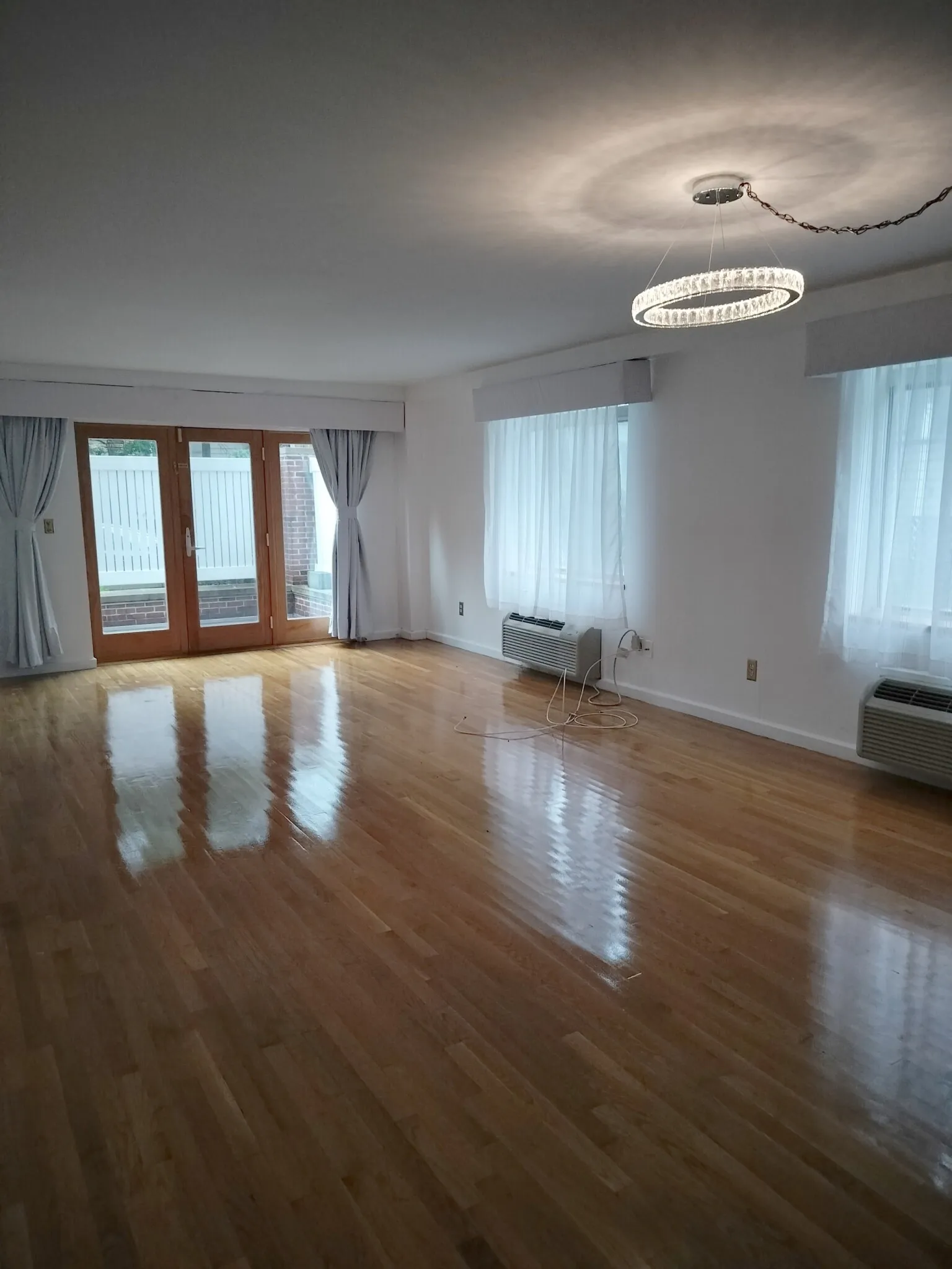2 bed, 2 bath apartment for rent at 332 Franklin St Unit 101, Riverside — photo 2 of 10