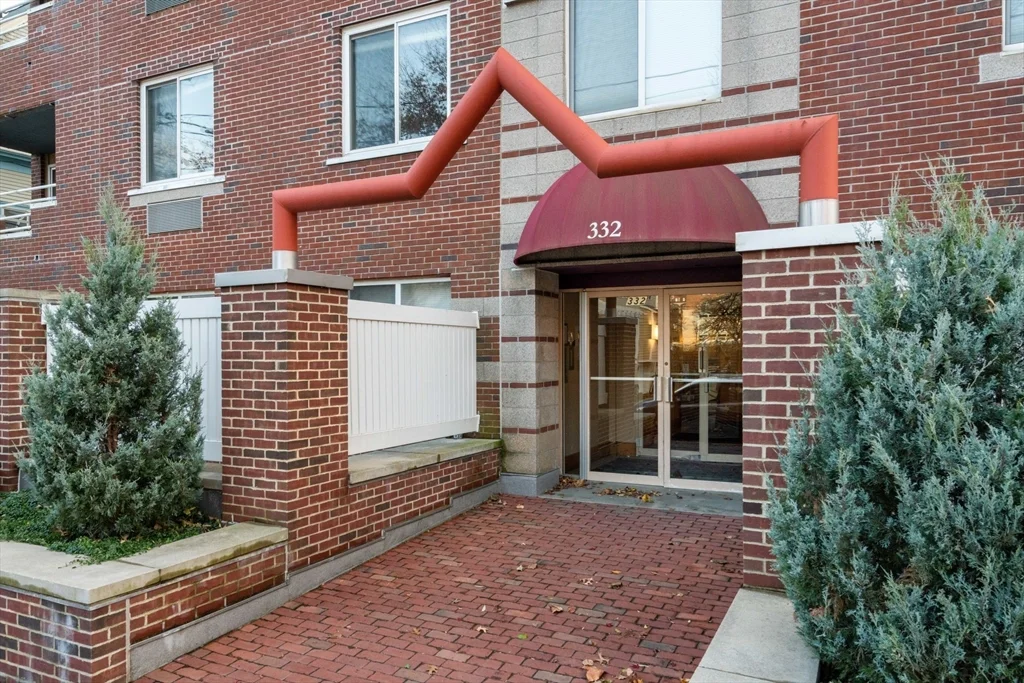 2 bed, 2 bath apartment for rent at 332 Franklin St Unit Unit 403, Riverside — photo 1 of 25