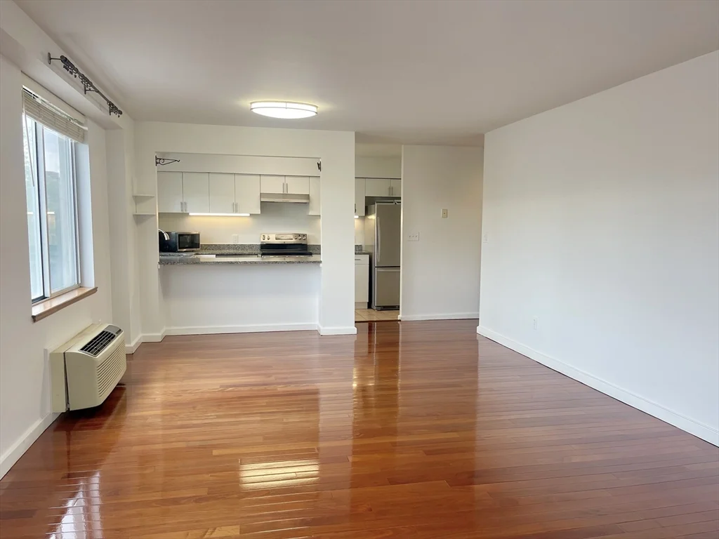 2 bed, 2 bath apartment for rent at 332 Franklin St Unit Unit 403, Riverside — photo 7 of 25