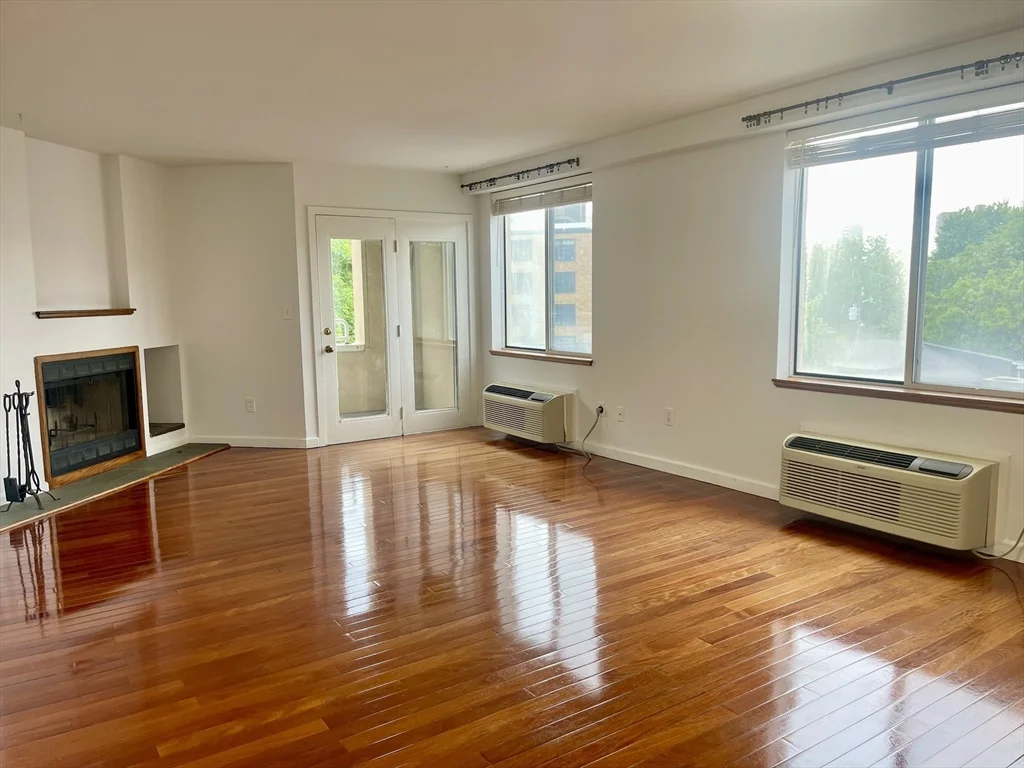 2 bed, 2 bath apartment for rent at 332 Franklin St Unit Unit 403, Riverside — photo 3 of 25