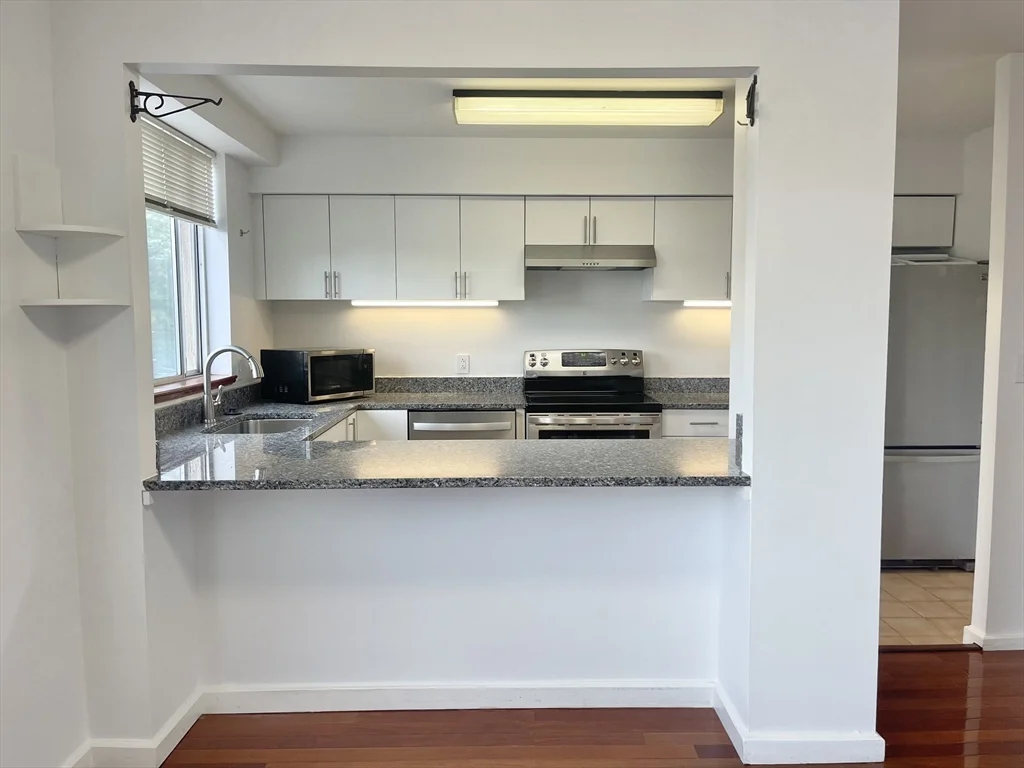2 bed, 2 bath apartment for rent at 332 Franklin St Unit Unit 403, Riverside — photo 6 of 25