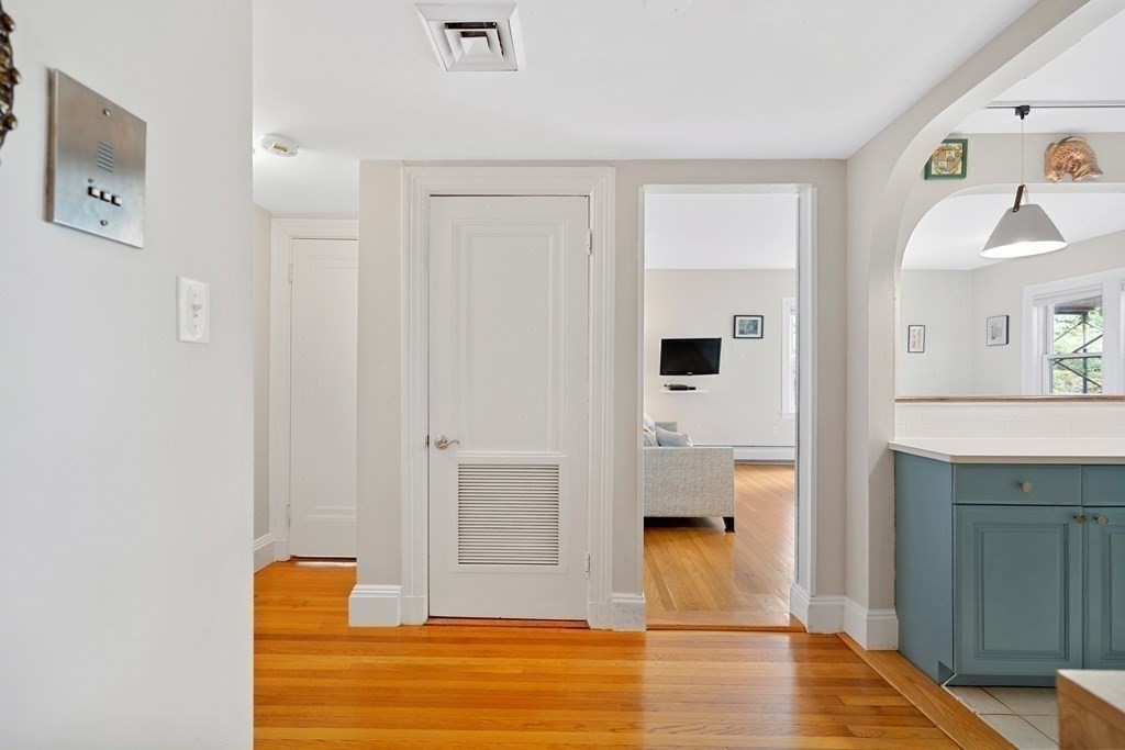 3 bed, 2 bath apartment for rent at 332 Jamaicaway Unit 5, Jamaica Plain — photo 12 of 23