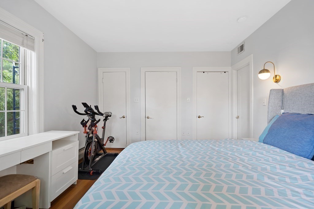 3 bed, 2 bath apartment for rent at 332 Jamaicaway Unit 5, Jamaica Plain — photo 15 of 23