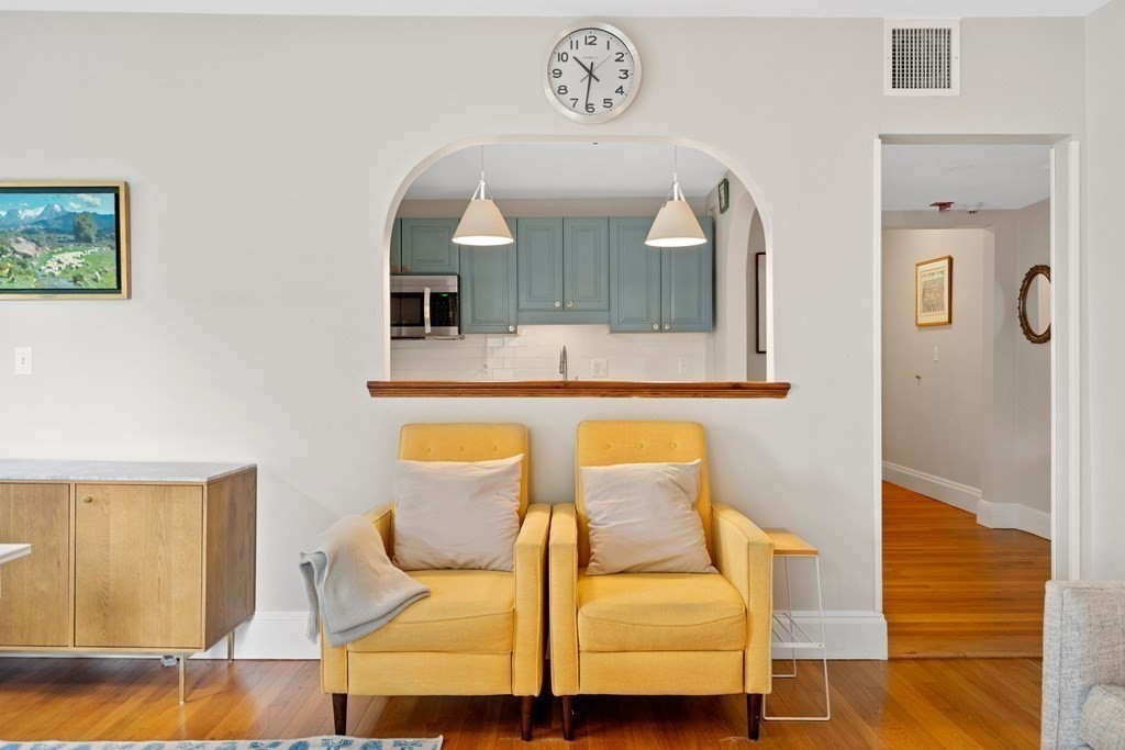 3 bed, 2 bath apartment for rent at 332 Jamaicaway Unit 5, Jamaica Plain — photo 3 of 23