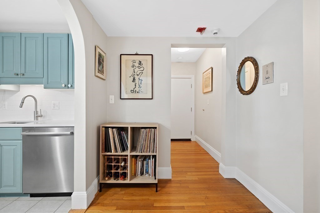3 bed, 2 bath apartment for rent at 332 Jamaicaway Unit 5, Jamaica Plain — photo 9 of 23