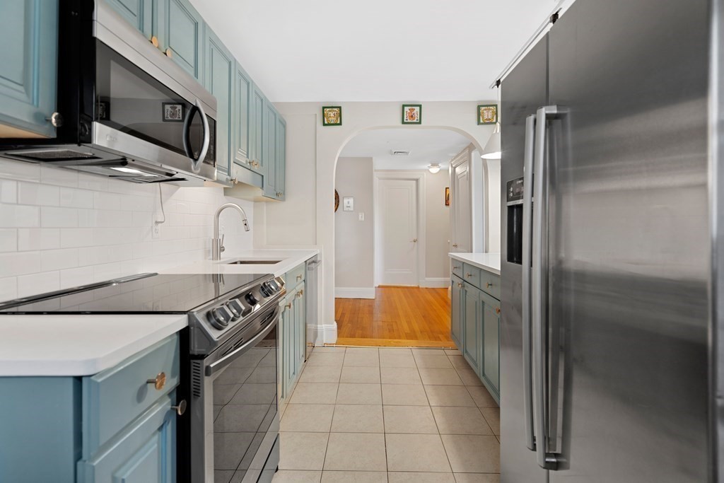 3 bed, 2 bath apartment for rent at 332 Jamaicaway Unit 5, Jamaica Plain — photo 8 of 23