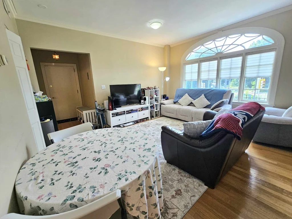 1 bed, 1 bath apartment for rent at 332 Jamaicaway Unit 2, Jamaica Plain — photo 13 of 34