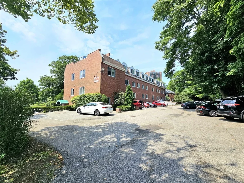 1 bed, 1 bath apartment for rent at 332 Jamaicaway Unit 2, Jamaica Plain — photo 34 of 34