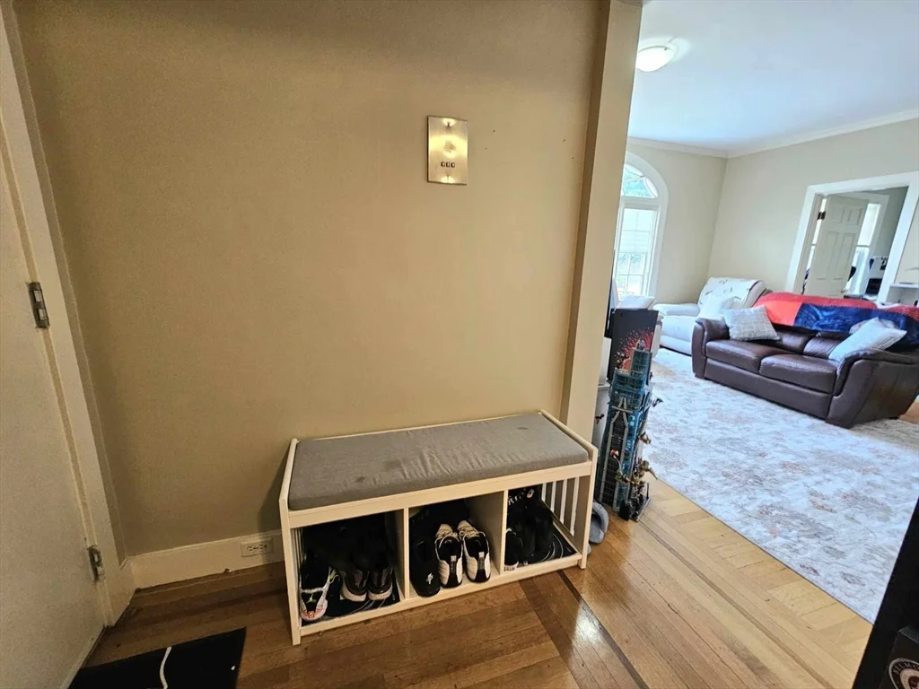 1 bed, 1 bath apartment for rent at 332 Jamaicaway Unit 2, Jamaica Plain — photo 6 of 34