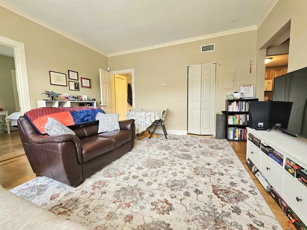 1 bed, 1 bath apartment for rent at 332 Jamaicaway Unit 2, Jamaica Plain — photo 12 of 34