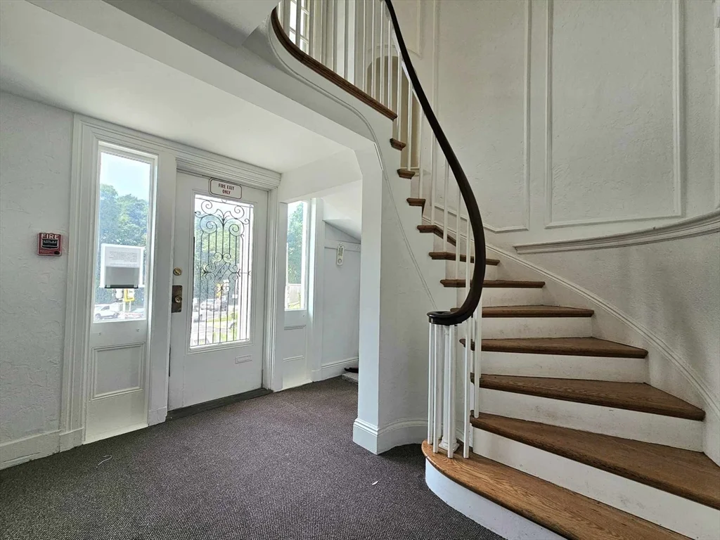 1 bed, 1 bath apartment for rent at 332 Jamaicaway Unit 2, Jamaica Plain — photo 5 of 34