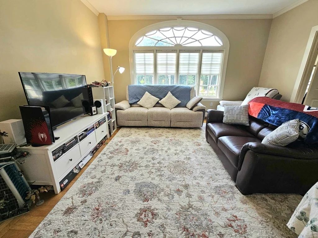 1 bed, 1 bath apartment for rent at 332 Jamaicaway Unit 2, Jamaica Plain — photo 10 of 34