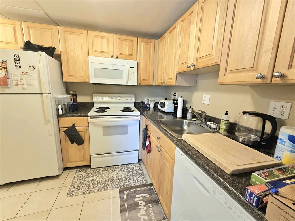 1 bed, 1 bath apartment for rent at 332 Jamaicaway Unit 2, Jamaica Plain — photo 14 of 34