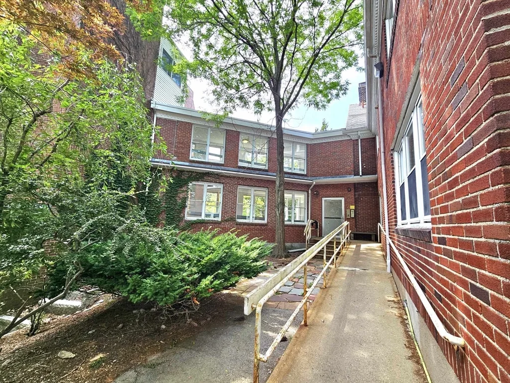 1 bed, 1 bath apartment for rent at 332 Jamaicaway Unit 2, Jamaica Plain — photo 31 of 34