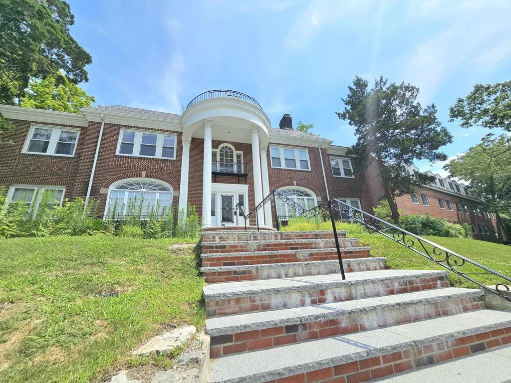 1 bed, 1 bath apartment for rent at 332 Jamaicaway Unit 2, Jamaica Plain — photo 1 of 34