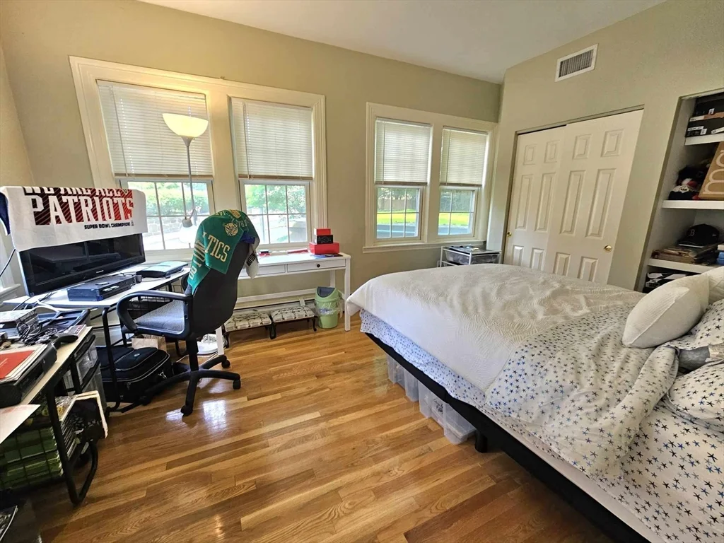 1 bed, 1 bath apartment for rent at 332 Jamaicaway Unit 2, Jamaica Plain — photo 17 of 34