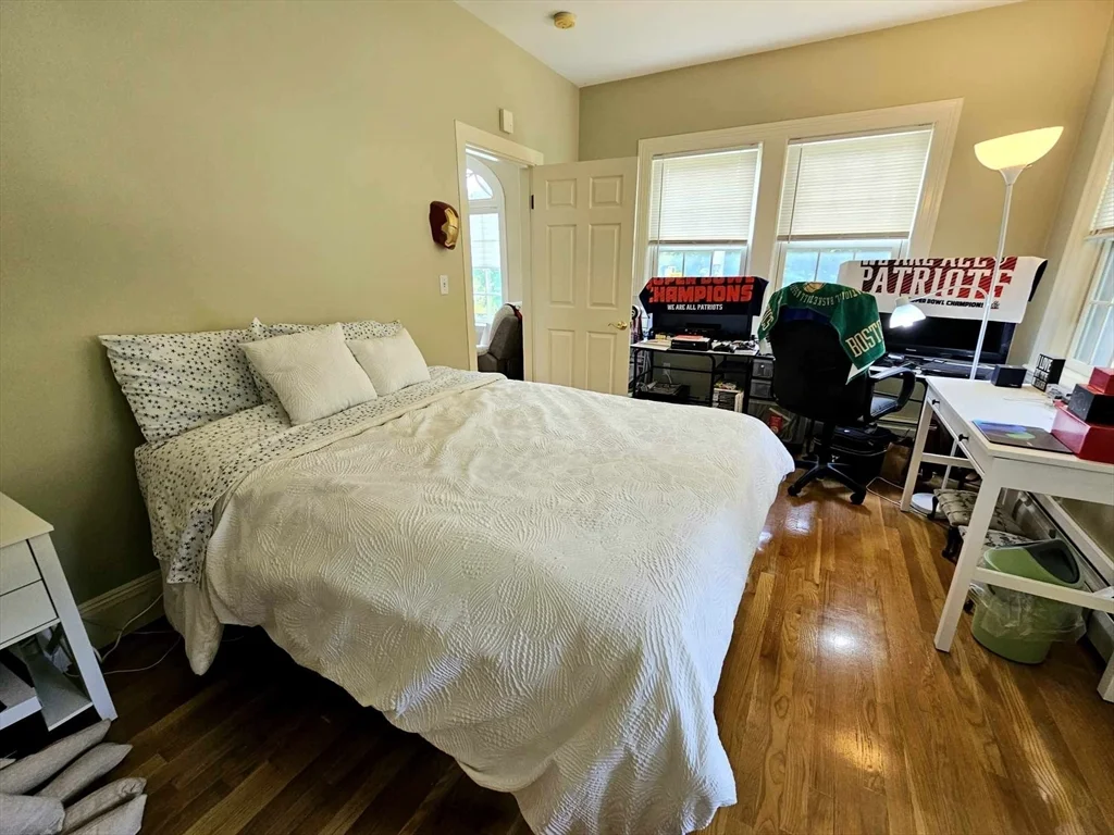 1 bed, 1 bath apartment for rent at 332 Jamaicaway Unit 2, Jamaica Plain — photo 18 of 34